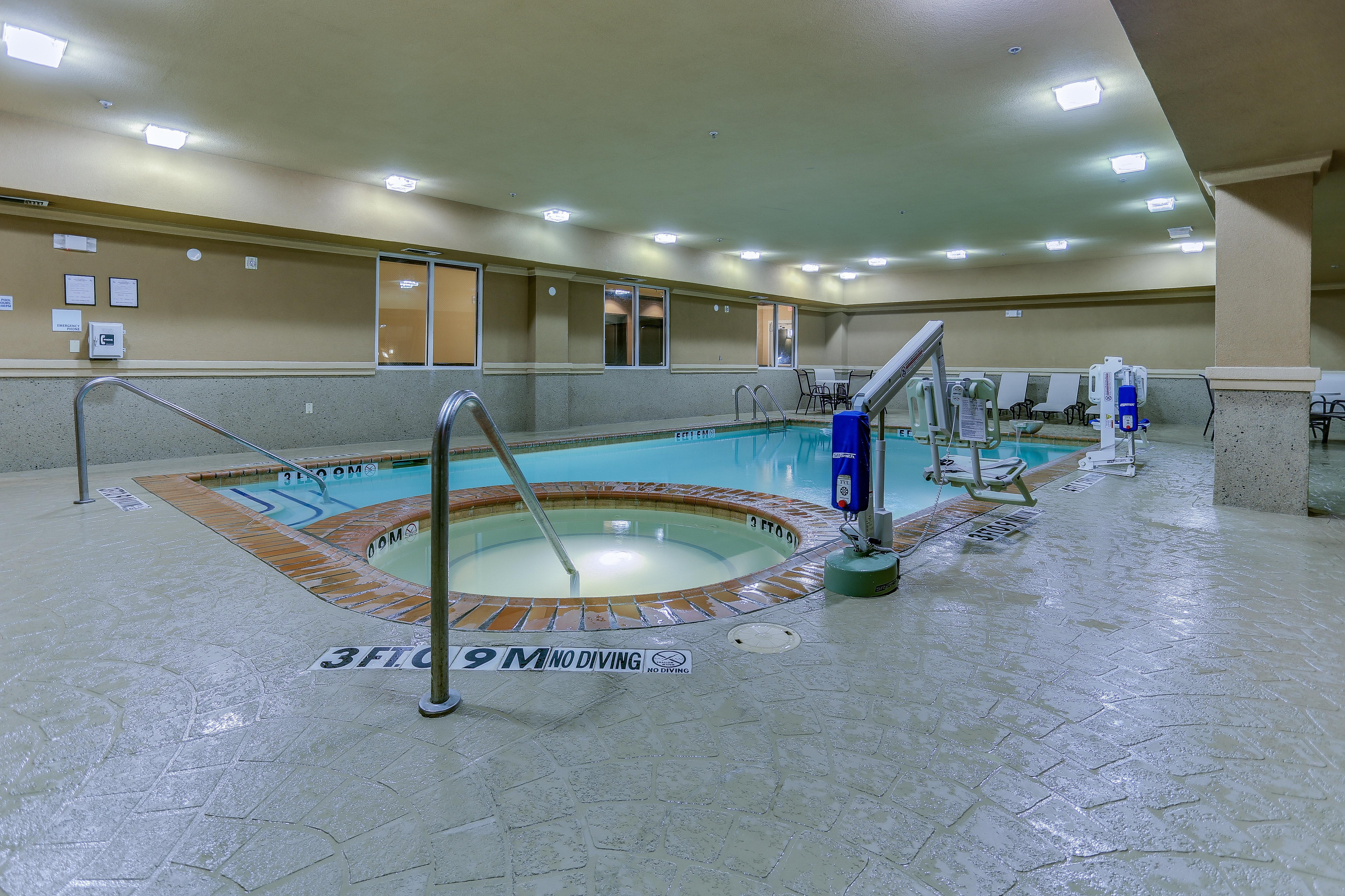 Holiday Inn Express Hotel & Suites Huntsville By Ihg Eksteriør billede